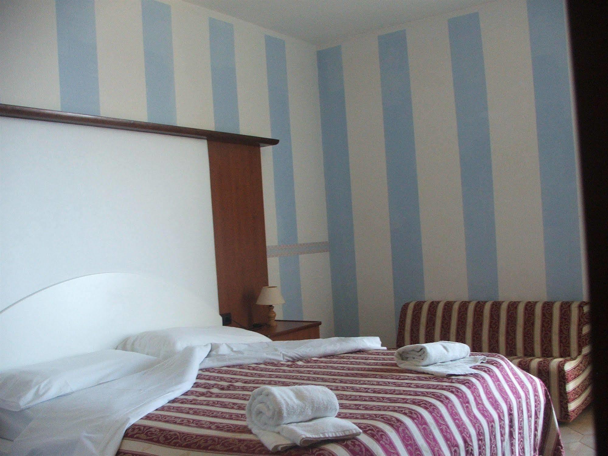 Hotel Vittorio Portopalo Di Capo Passero エクステリア 写真